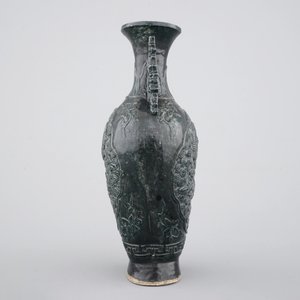 A Chinese black glazed relief-moulded vase, 19/20th C. — photo 4