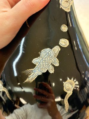 A Chinese black-glazed reverse-decorated bottle vase, 20th C. — photo 11