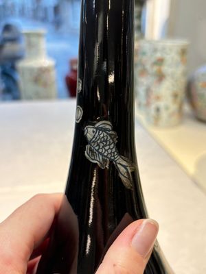 A Chinese black-glazed reverse-decorated bottle vase, 20th C. — photo 12
