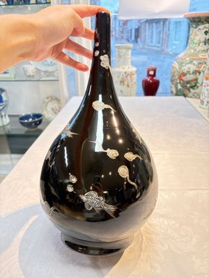 A Chinese black-glazed reverse-decorated bottle vase, 20th C. — photo 6