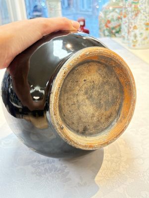 A Chinese black-glazed reverse-decorated bottle vase, 20th C. — photo 10