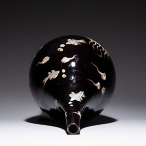A Chinese black-glazed reverse-decorated bottle vase, 20th C. — photo 5