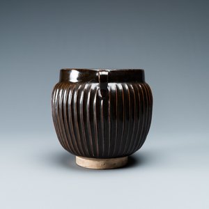 A Chinese black-glazed ribbed two-handled jar, Northern Song or Jin — 照片 5