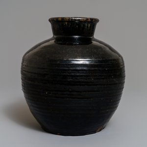 A Chinese black-glazed stoneware jar, Song — 照片 4