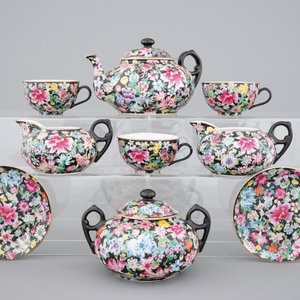 A Chinese black ground and famille rose tea service, ca. 1900, marked Qianlong — photo 2