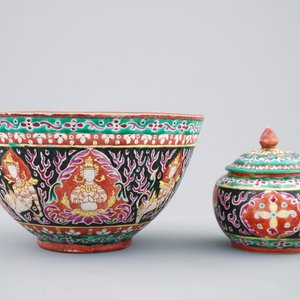 A Chinese black-ground Bencharong bowl and covered jar for the Thai market, 19th C. — 照片 2