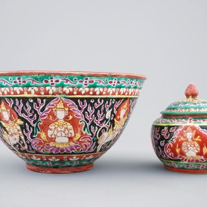 A Chinese black-ground Bencharong bowl and covered jar for the Thai market, 19th C. — 照片 3
