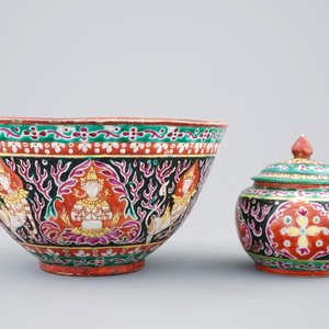 A Chinese black-ground Bencharong bowl and covered jar for the Thai market, 19th C. — 照片 4