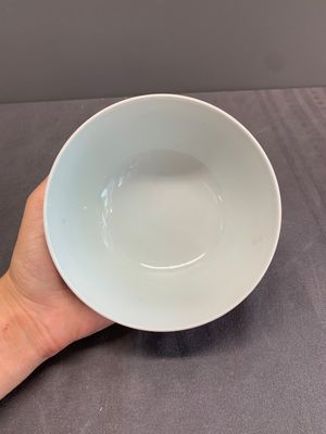 A Chinese black-ground famille rose 'flower scroll' bowl, Qianlong mark and of the period — photo 9