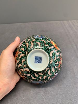 A Chinese black-ground famille rose 'flower scroll' bowl, Qianlong mark and of the period — photo 10
