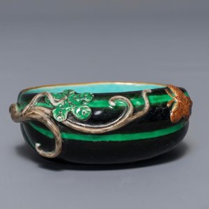 A Chinese black ground melon-shaped brush washer, 18/19th C. — 照片 1