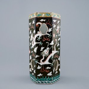 A Chinese black ground open worked hat stand with dragons, 19th C. — photo 1