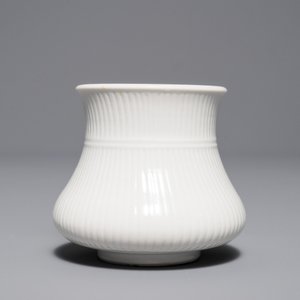 A Chinese blanc de Chine brush pot, Kangxi — 照片 4