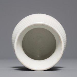 A Chinese blanc de Chine brush pot, Kangxi — 照片 7