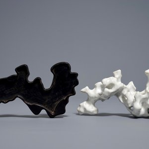 A Chinese blanc de Chine brush rest in the shape of a scholar's rock, 19/20th C. — photo 6