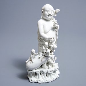 A Chinese blanc de Chine 'Buddha and playing boys' group, Republic, 20th C. — 照片 1