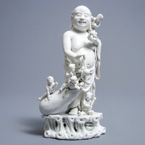 A Chinese blanc de Chine 'Buddha and playing boys' group, Republic, 20th C. — 照片 2