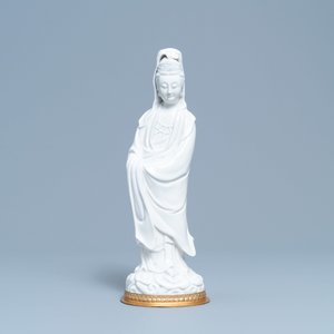 A Chinese blanc de Chine figure of Guanyin on a gilt bronze base, 18/19th C. — 照片 2