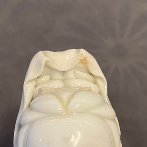 A Chinese blanc de Chine figure of Guanyin, seal mark, 19/20th C. — photo 15