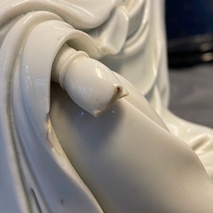 A Chinese blanc de Chine figure of Guanyin, seal mark, 19/20th C. — photo 16
