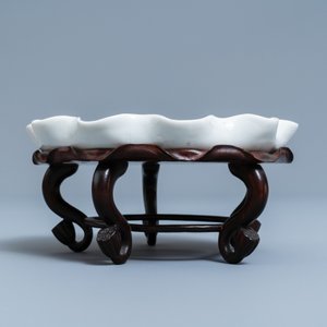 A Chinese blanc de Chine 'frog on lotus flower' brushwasher on carved wooden 'lotus' stand, Kangxi/Yongzheng — photo 8