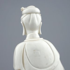 A Chinese blanc de Chine Guanyin with impressed mark, 18th C. — 照片 8