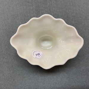 A Chinese blanc de Chine libation cup and a gilt-decorated coral-ground one, Kangxi and 19th C. — 照片 12