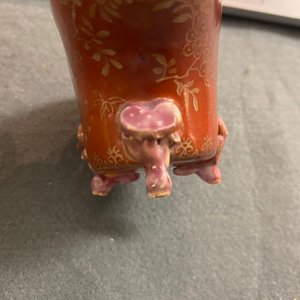 A Chinese blanc de Chine libation cup and a gilt-decorated coral-ground one, Kangxi and 19th C. — 照片 19
