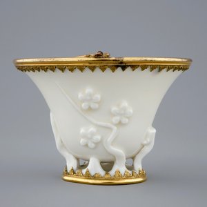 A Chinese blanc de Chine libation cup with gilt bronze mounts, Kangxi — 照片 2