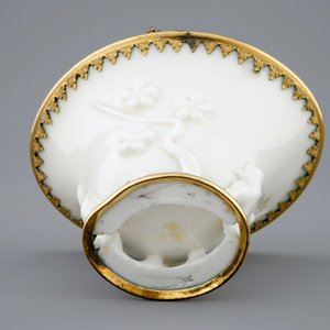 A Chinese blanc de Chine libation cup with gilt bronze mounts, Kangxi — 照片 3