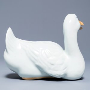 A Chinese blanc de Chine model of a goose, impressed mark, Republic, 20th C. — 照片 4