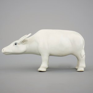 A Chinese blanc de Chine model of a water buffalo, 19th C. — photo 2