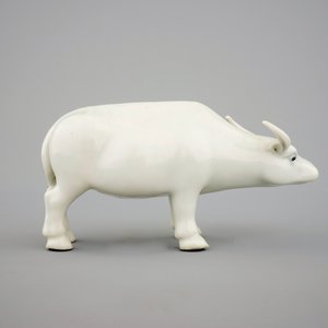 A Chinese blanc de Chine model of a water buffalo, 19th C. — photo 4