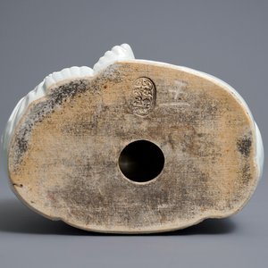 A Chinese blanc de Chine model of Buddha, impressed mark, 19/20th C. — photo 7