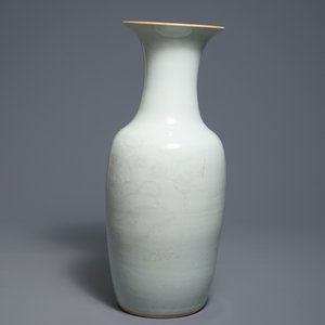 A Chinese blanc de Chine vase with incised underglaze design, 19th C. — photo 4