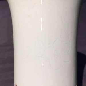 A Chinese blanc de Chine vase with underglaze design, Transitional period — 照片 13