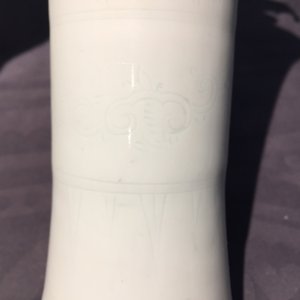 A Chinese blanc de Chine vase with underglaze design, Transitional period — 照片 14