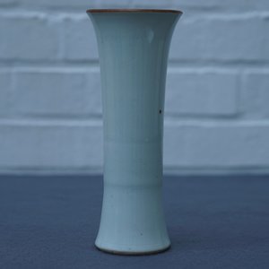 A Chinese blanc de Chine vase with underglaze design, Transitional period — 照片 8