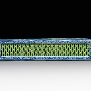A Chinese blue- and green-enamelled reticulated incense stick holder, 19th C. — foto 5