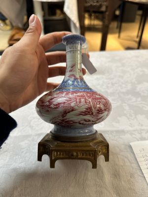 A Chinese blue-and-puce-enamelled bottle vase with a gilt bronze mount, 20th C. — photo 3