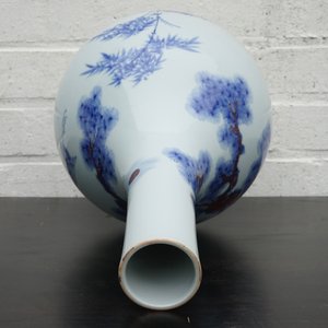 A Chinese blue and underglaze red bottle vase with cranes, 19/20th C. — photo 12