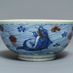A Chinese blue and underglaze red bowl with carps and marine animals, Xuande mark, Kangxi — photo 2