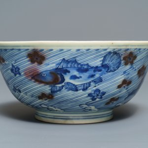 A Chinese blue and underglaze red bowl with carps and marine animals, Xuande mark, Kangxi — photo 3
