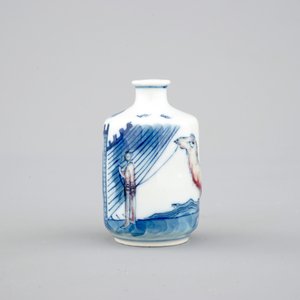 Une tabatière en porcelaine de Chine en bleu et rouge décoré d'un chameau, 18/19ème — photo 3