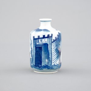 Une tabatière en porcelaine de Chine en bleu et rouge décoré d'un chameau, 18/19ème — photo 6