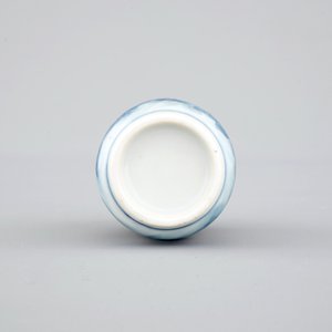 Une tabatière en porcelaine de Chine en bleu et rouge décoré d'un chameau, 18/19ème — photo 8
