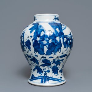 A Chinese blue and white '100 boys' baluster vase, Kangxi — 照片 2
