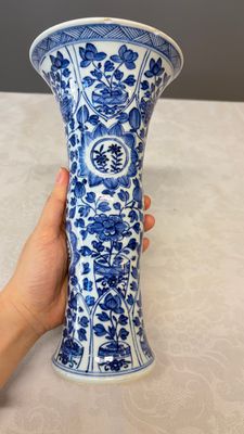 A Chinese blue and white five-piece garniture with floral design — photo 3