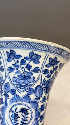 A Chinese blue and white five-piece garniture with floral design — photo 7