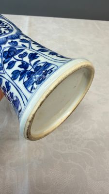 A Chinese blue and white five-piece garniture with floral design — photo 9